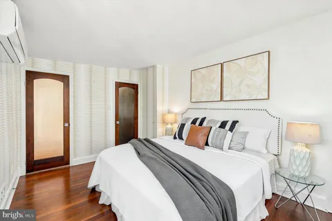 $525,000 | 328 Spruce Street, Unit 5, Philadelphia, PA 19106