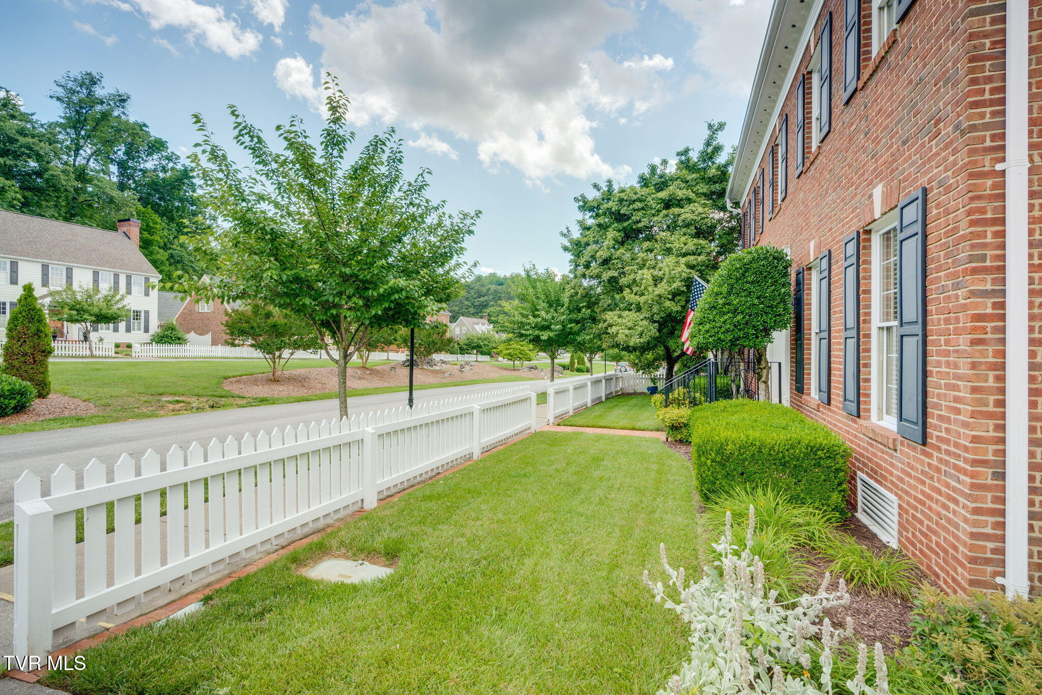 24 Pendleton Place Kingsport, TN 37664 - Photo 4 of 54 003
