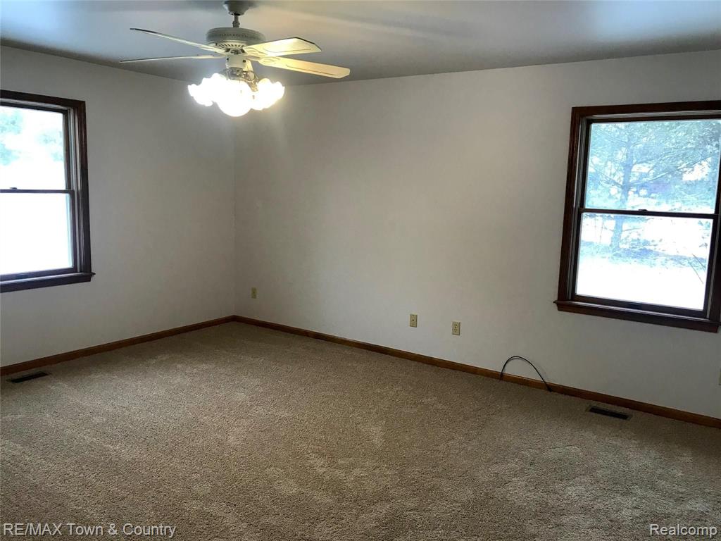4271 East Carpenter Road Flint, MI 48506 - Photo 22 of 44