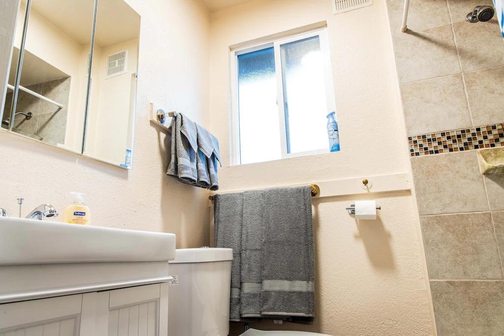 6152 Baker Street Oakland, CA 94608 - Photo 16 of 23 a bathroom with a bathtub and a sink