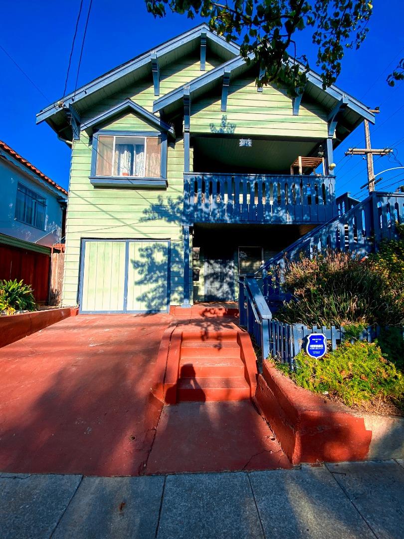 6152 Baker Street Oakland, CA 94608 - Photo 2 of 23 a view of a basket ball ground