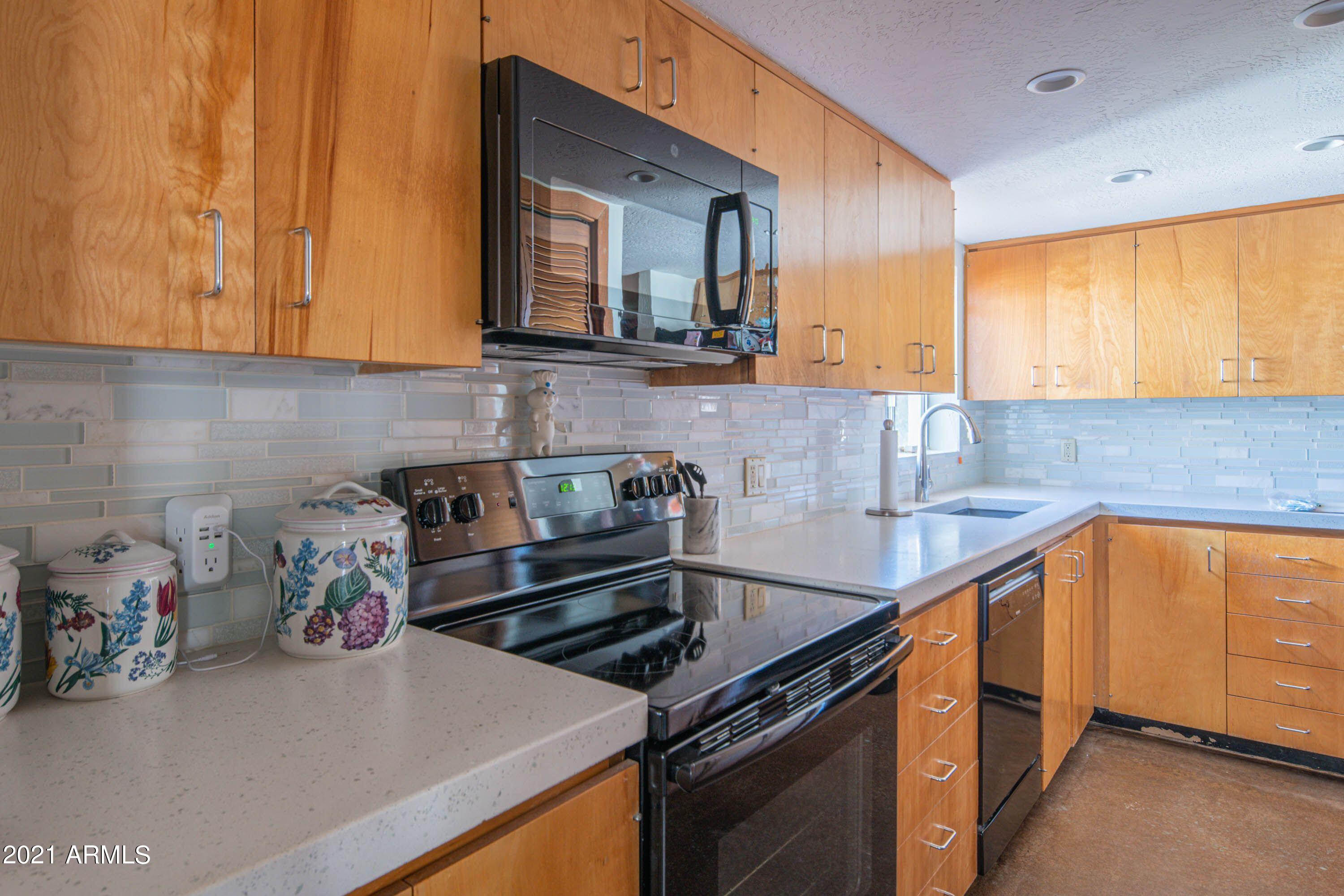 1250 East Bethany Home Road, Unit 6 Phoenix, AZ 85014 - Photo 1 of 20 Gorgeous kitchen