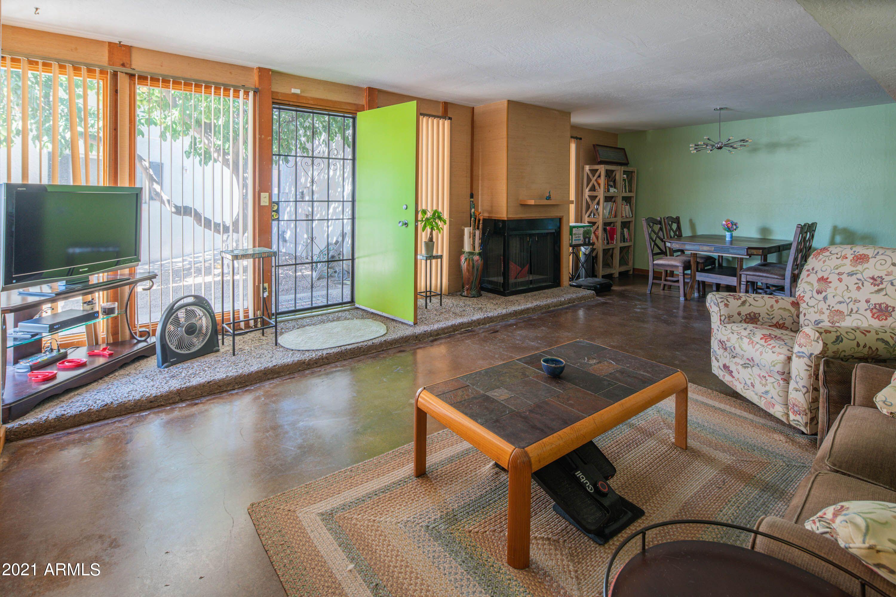 1250 East Bethany Home Road, Unit 6 Phoenix, AZ 85014 - Photo 4 of 20 Charming Great Room