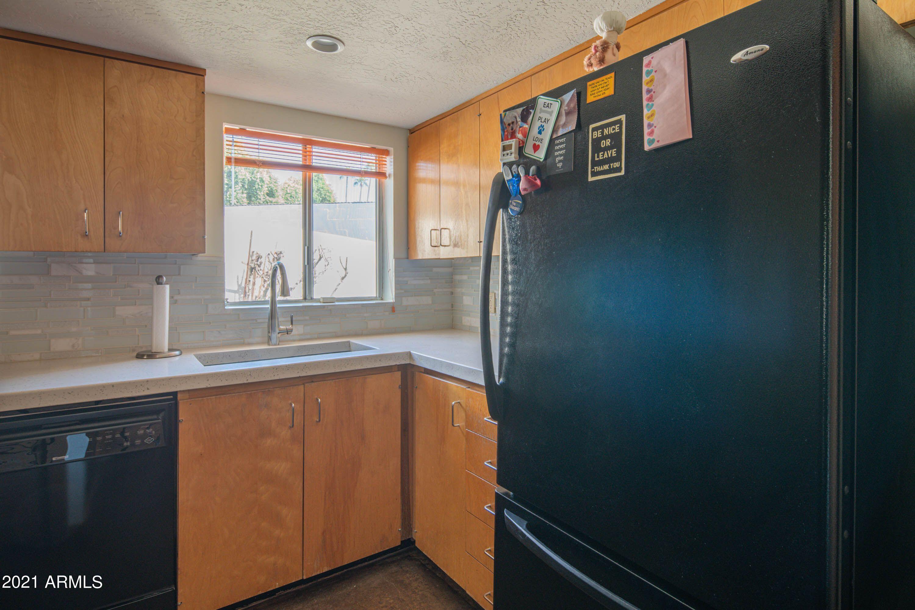 1250 East Bethany Home Road, Unit 6 Phoenix, AZ 85014 - Photo 7 of 20 Newer Black Appliances