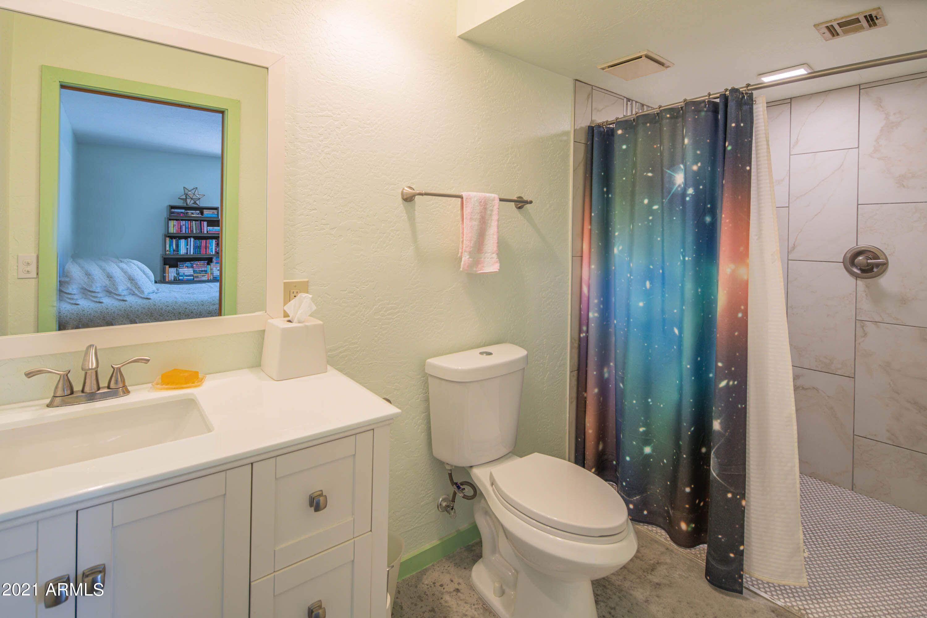 1250 East Bethany Home Road, Unit 6 Phoenix, AZ 85014 - Photo 9 of 20 Master bath with Custom Walkin Shower