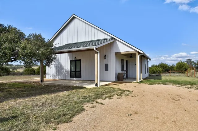 a view of a house with backyard and porch