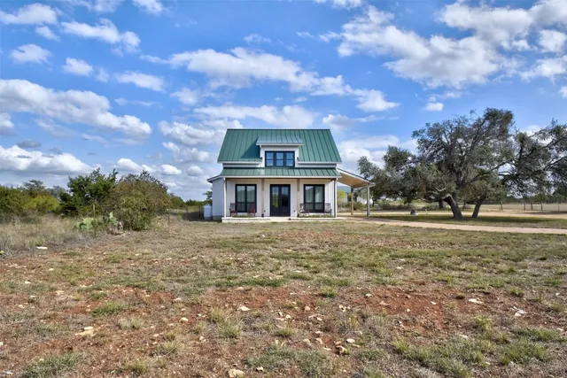$2,850 | 4526 North Us 281 Highway, Blanco, TX 78606