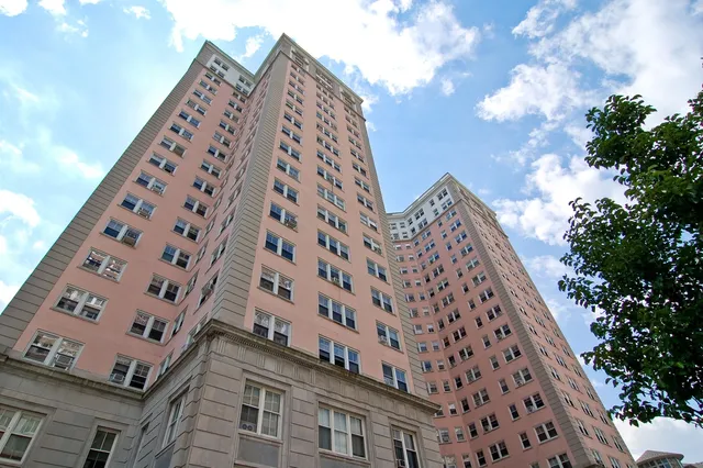$158,000 | 5555 North Sheridan Road, Unit 130, Chicago, IL 60640