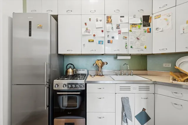 $158,000 | 5555 North Sheridan Road, Unit 130, Chicago, IL 60640