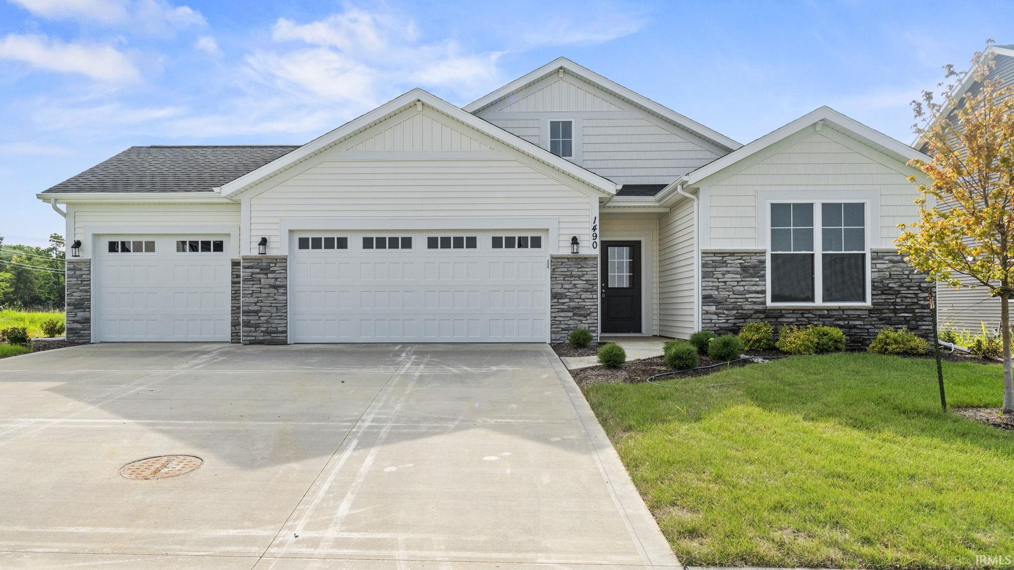 1490 Signal Ridge Run Fort Wayne, IN 46818 - Photo 1 of 30