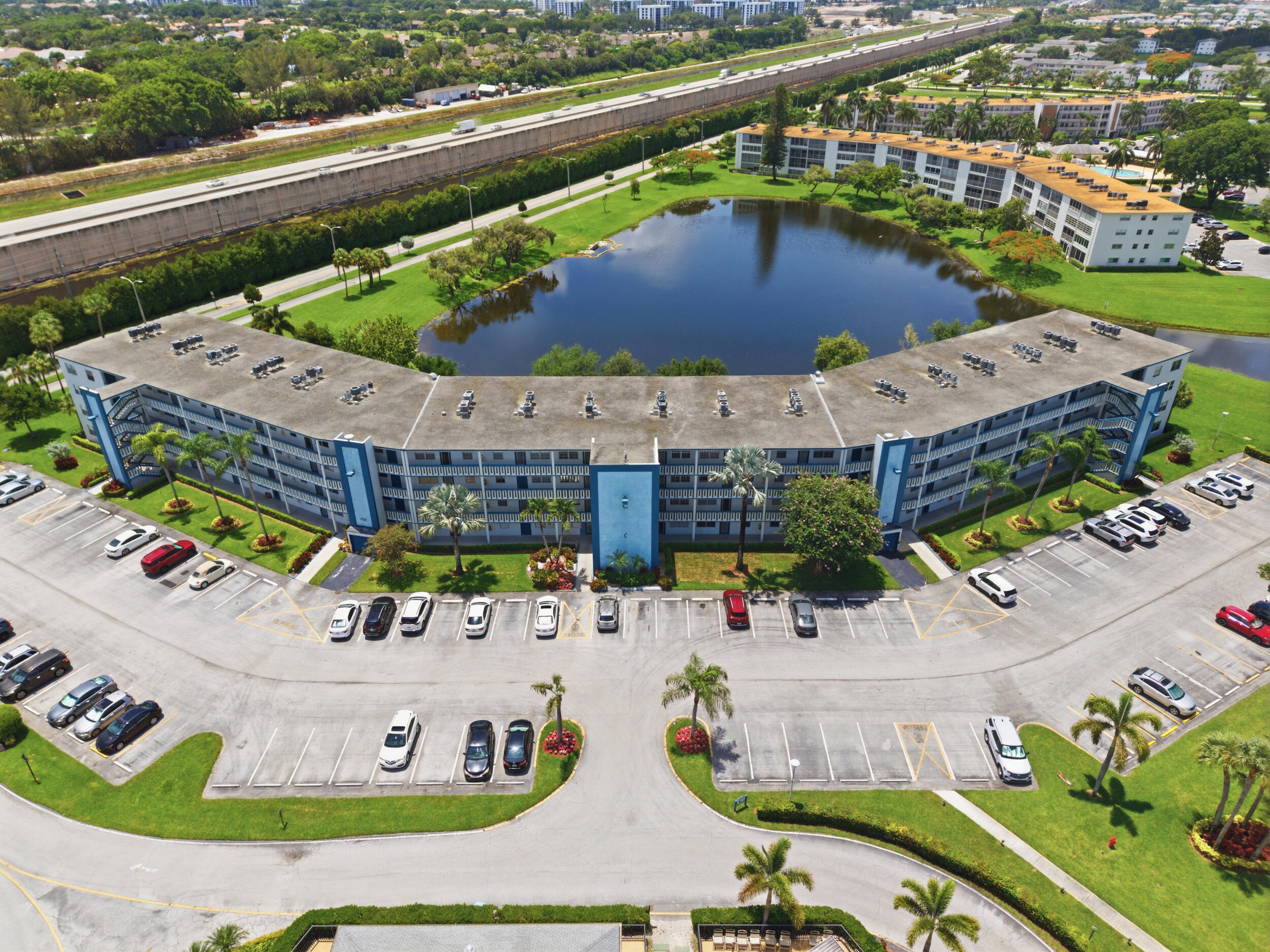 1048 Lincoln C Boca Raton, FL 33434 - Photo 34 of 36 31_dji_20260701124023_0511_d