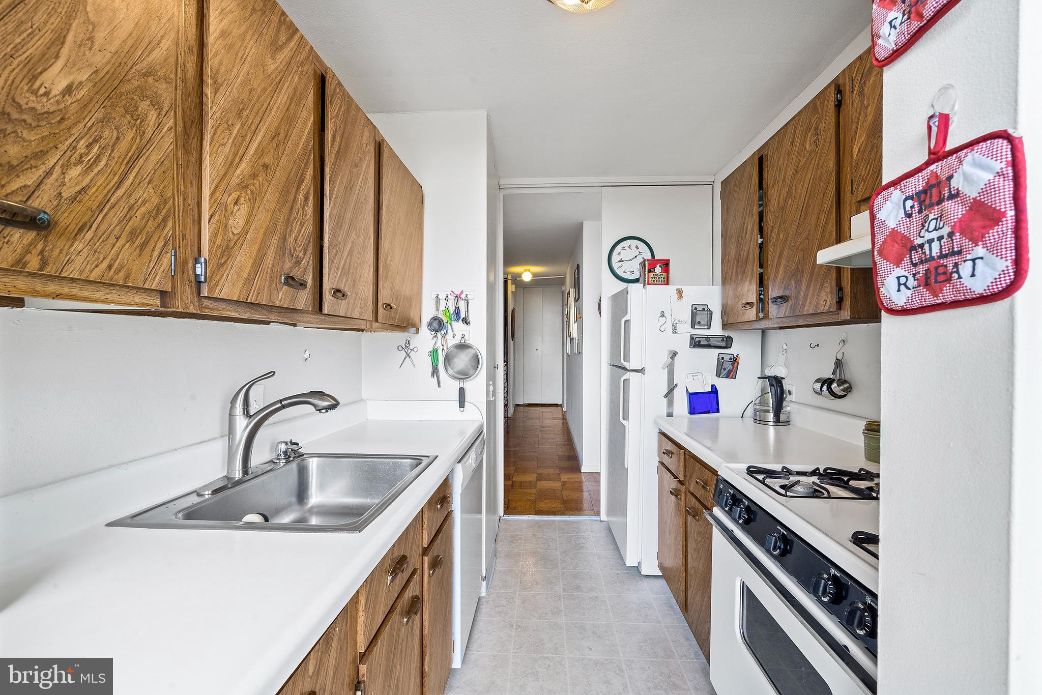 200 Locust Street, Unit 31G Philadelphia, PA 19106 - Photo 13 of 26