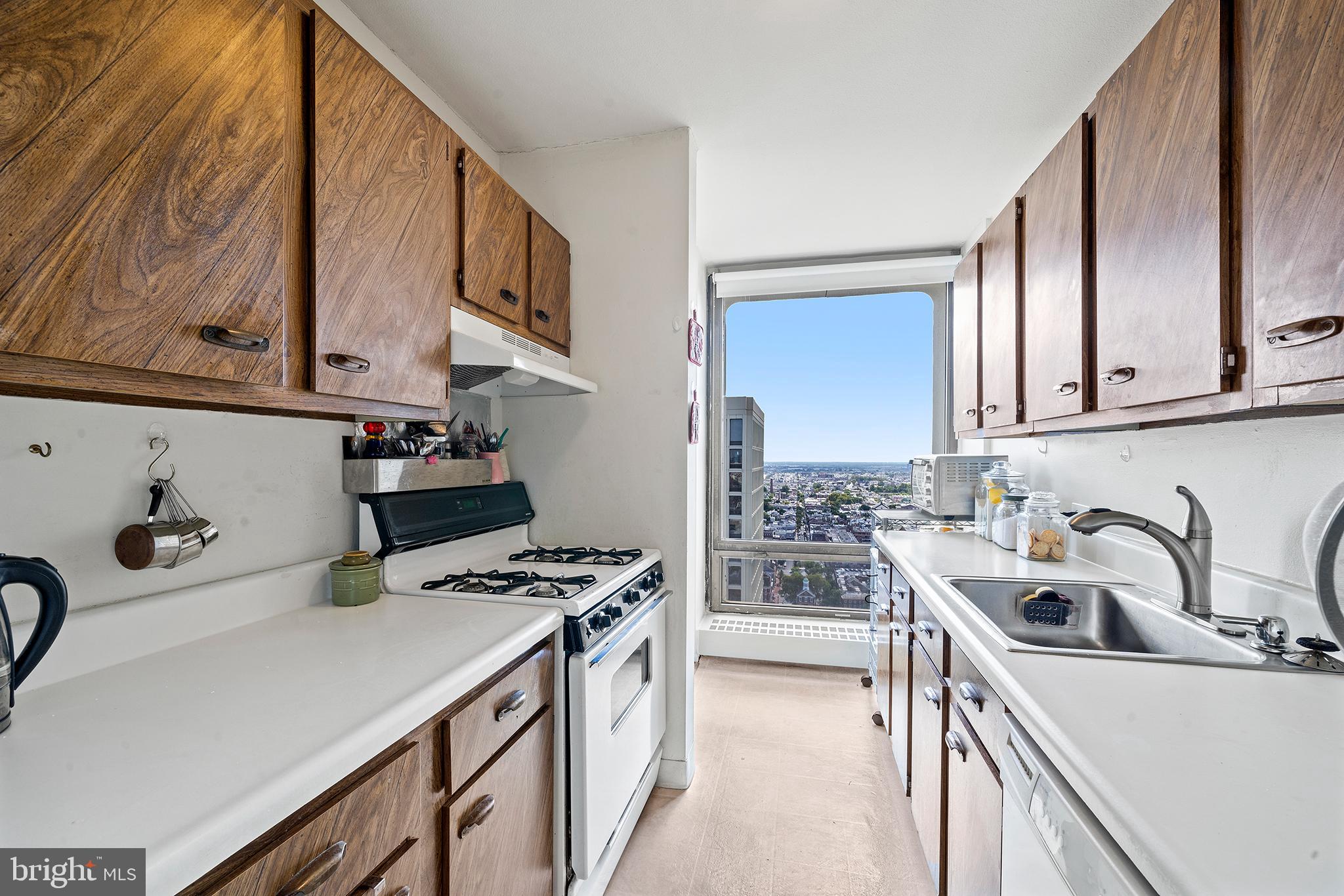 200 Locust Street, Unit 31G Philadelphia, PA 19106 - Photo 15 of 26
