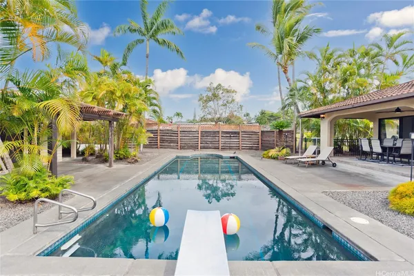 $1,725,000 | 73-4392 Punawele Street, Kailua-Kona, HI 96740