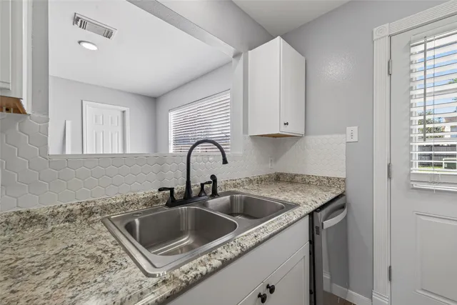 $1,800 | 12714 Verdant Brook Drive, Houston, TX 77085