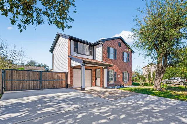 $1,800 | 12714 Verdant Brook Drive, Houston, TX 77085