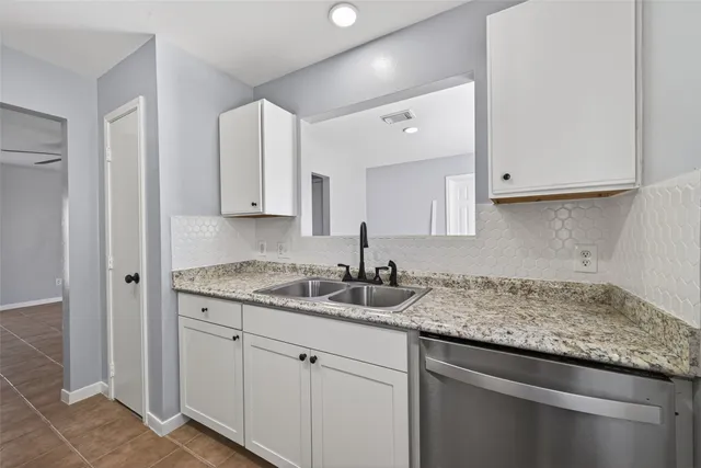 $1,800 | 12714 Verdant Brook Drive, Houston, TX 77085