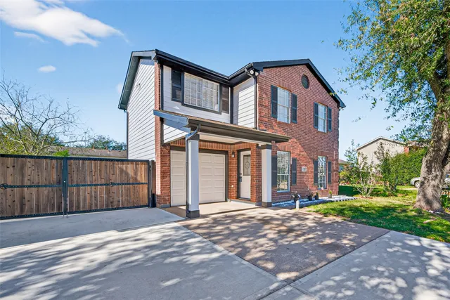 $1,800 | 12714 Verdant Brook Drive, Houston, TX 77085