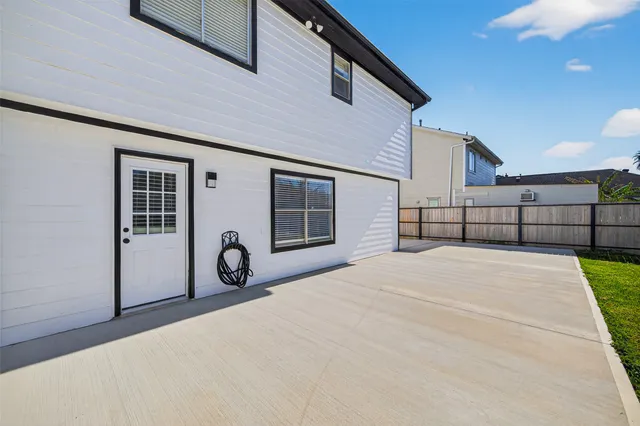 $1,800 | 12714 Verdant Brook Drive, Houston, TX 77085