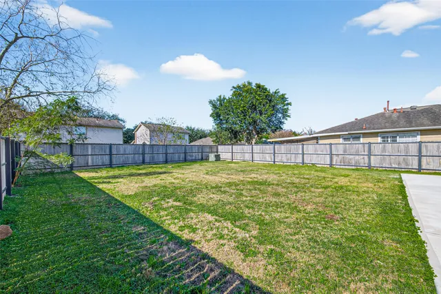 $1,800 | 12714 Verdant Brook Drive, Houston, TX 77085