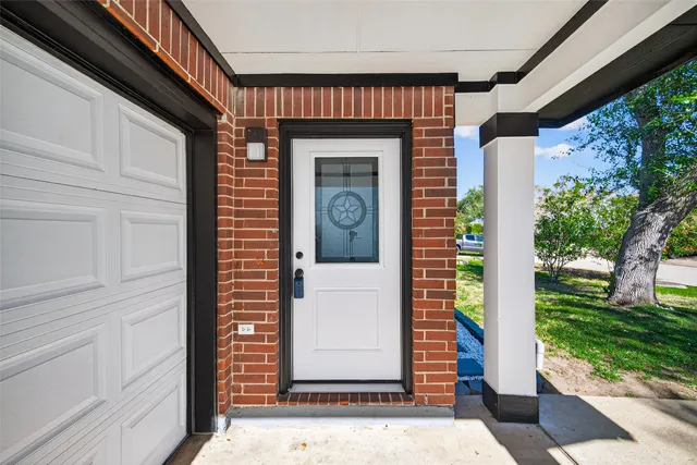 $1,800 | 12714 Verdant Brook Drive, Houston, TX 77085