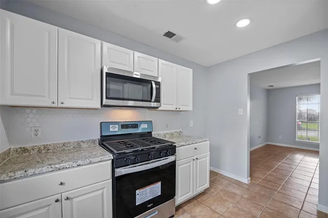 $1,800 | 12714 Verdant Brook Drive, Houston, TX 77085