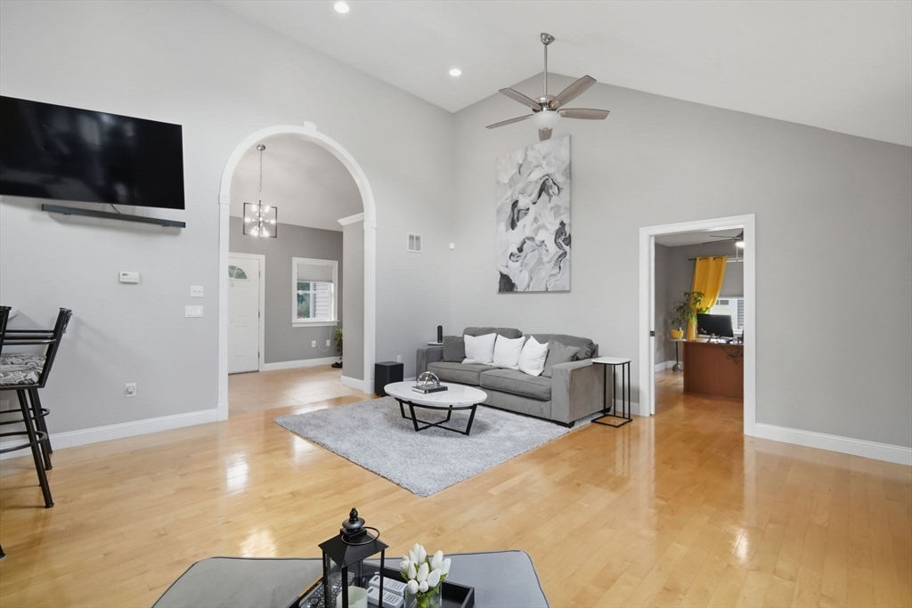 73 Meadowbrook Road Springfield, MA 01128 - Photo 4 of 39 Gallery Image 4