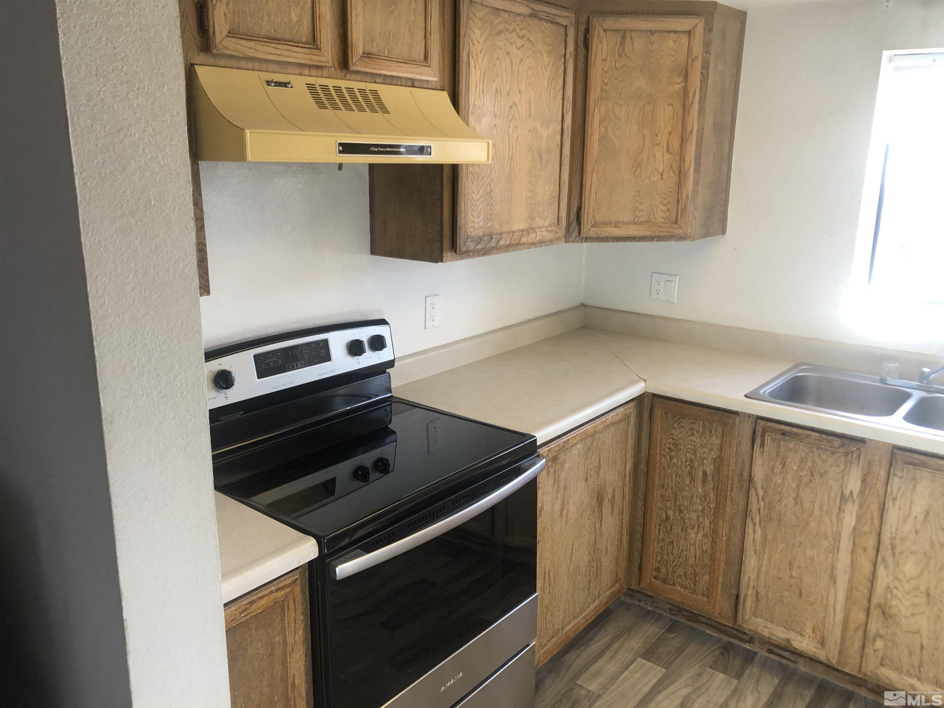 147 Vista Rafael Parkway Reno, NV 89503 - Photo 6 of 15 a kitchen with a stove and a microwave