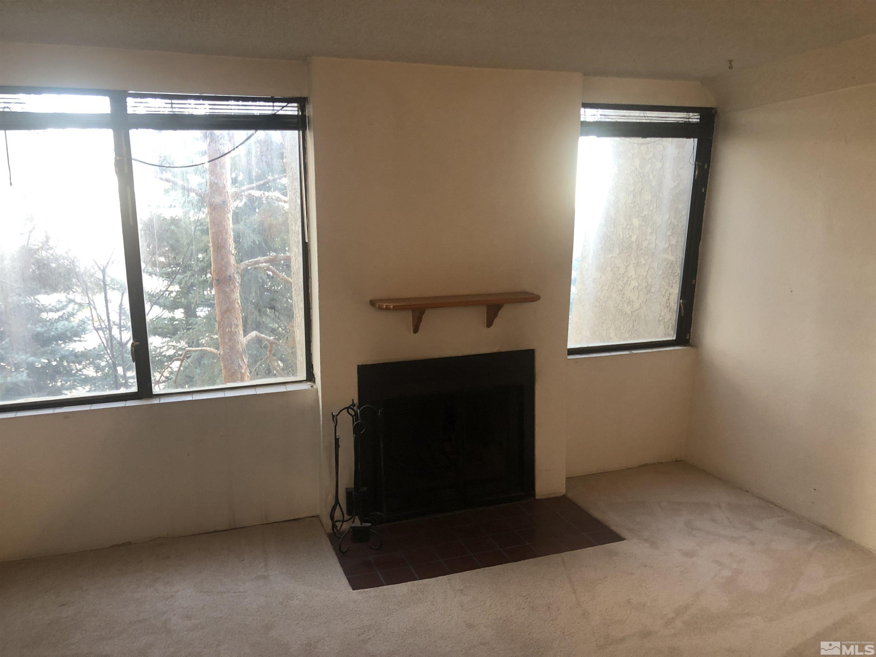 147 Vista Rafael Parkway Reno, NV 89503 - Photo 10 of 15 an empty room with windows