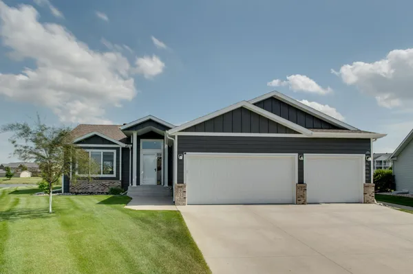 $539,900 | 601 27th Avenue West, West Fargo, ND 58078