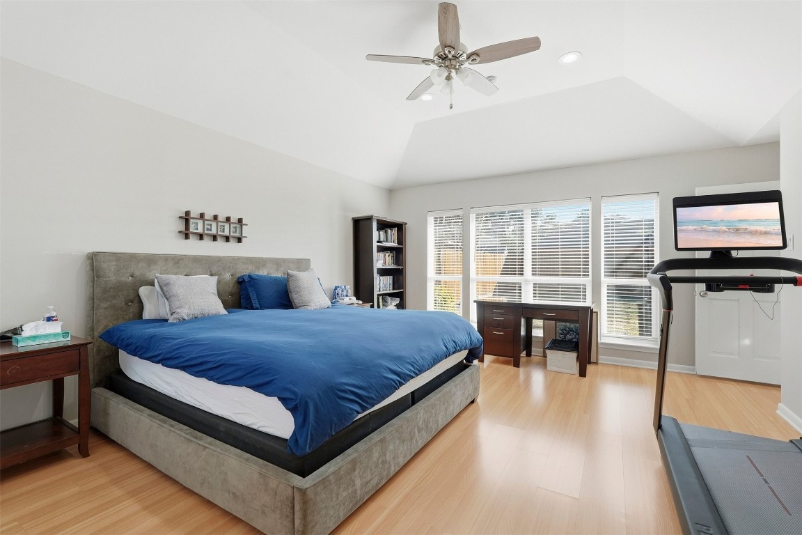 7927 Wolfield Lane Houston, TX 77071 - Photo 12 of 24 a bed room with a bed and a table