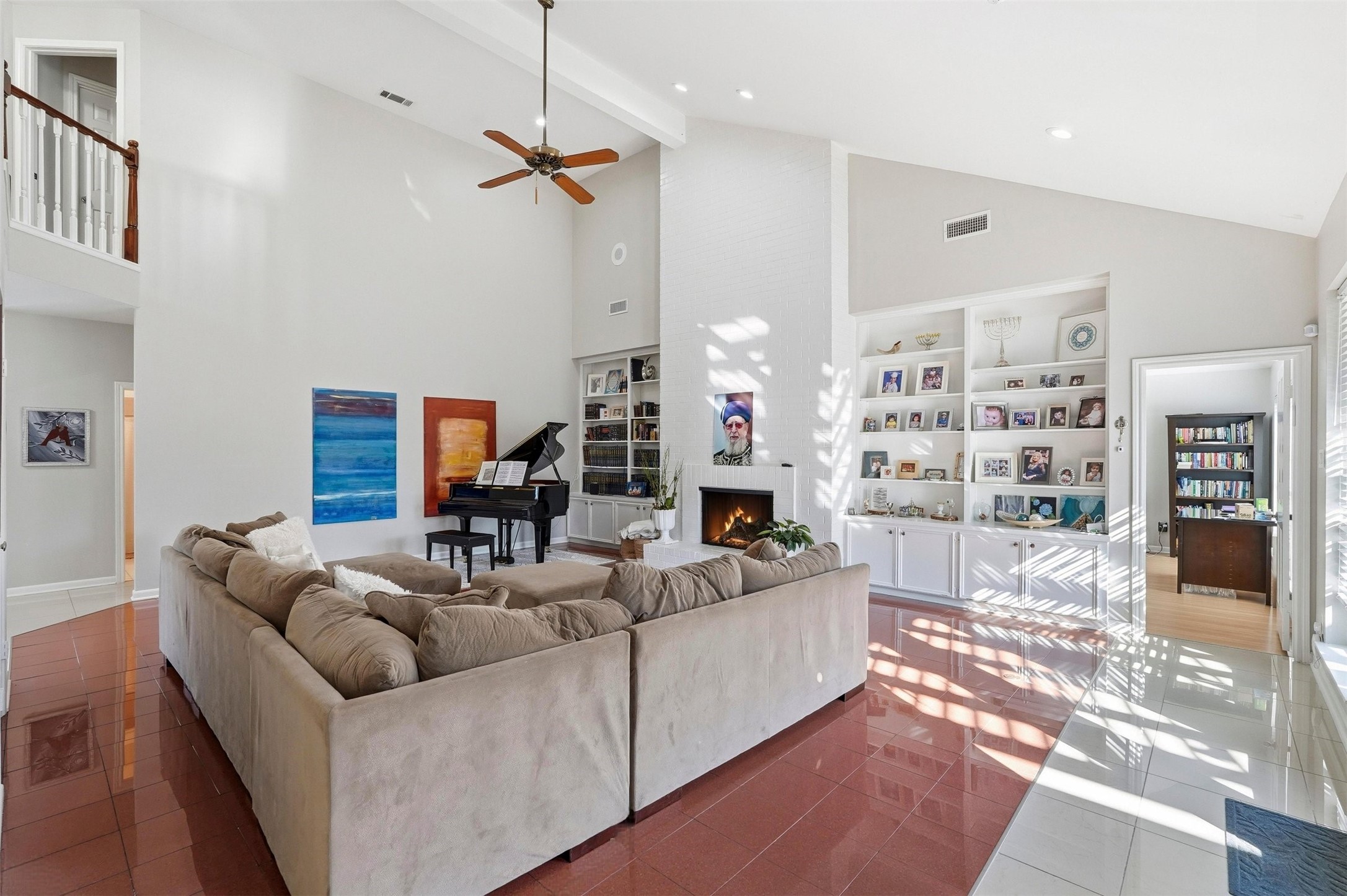 7927 Wolfield Lane Houston, TX 77071 - Photo 5 of 24 a living room with furniture and a book shelf