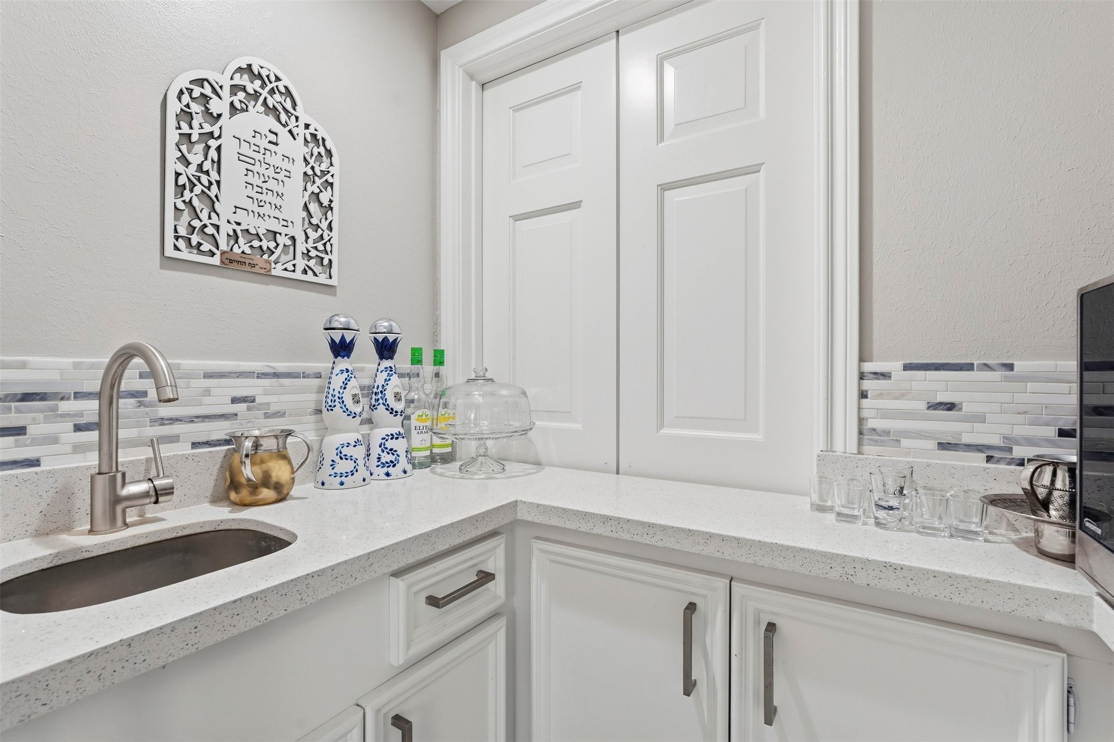 7927 Wolfield Lane Houston, TX 77071 - Photo 10 of 24 a bathroom with a sink and a mirror
