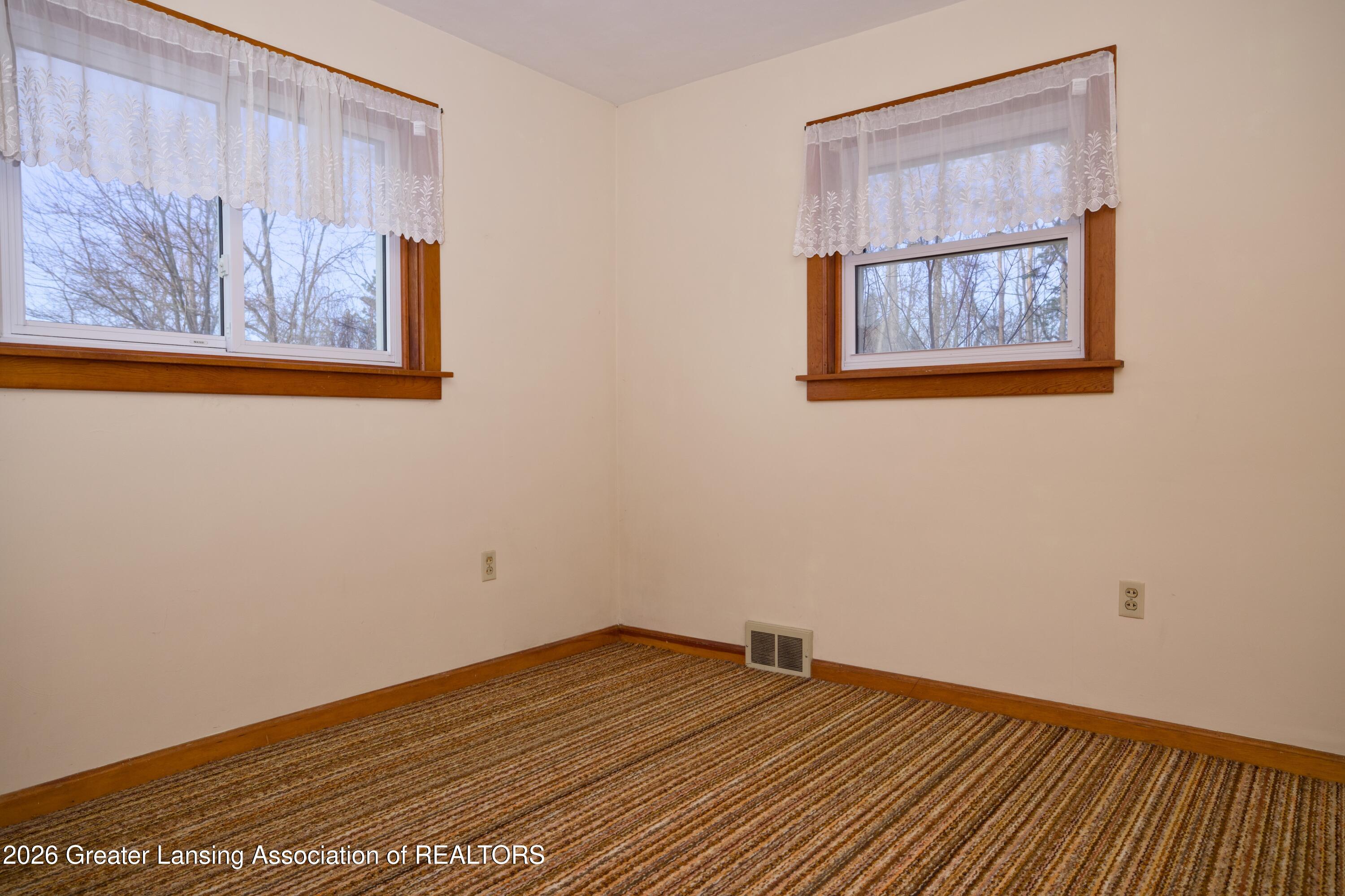 1924 Snow Road Lansing, MI 48917 - Photo 13 of 23 IMG_7217