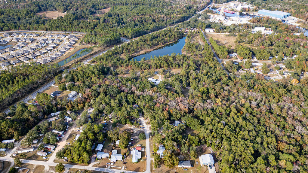 72 April Court Freeport, FL 32439 - Photo 4 of 15 a view of a city