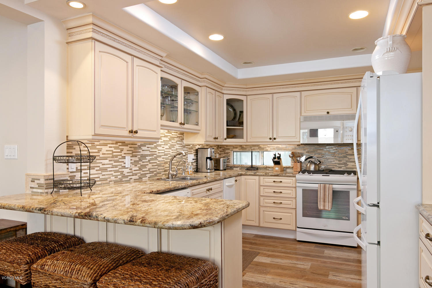 2061 Peninsula Road Oxnard, CA 93035 - Photo 19 of 48 Kitchen