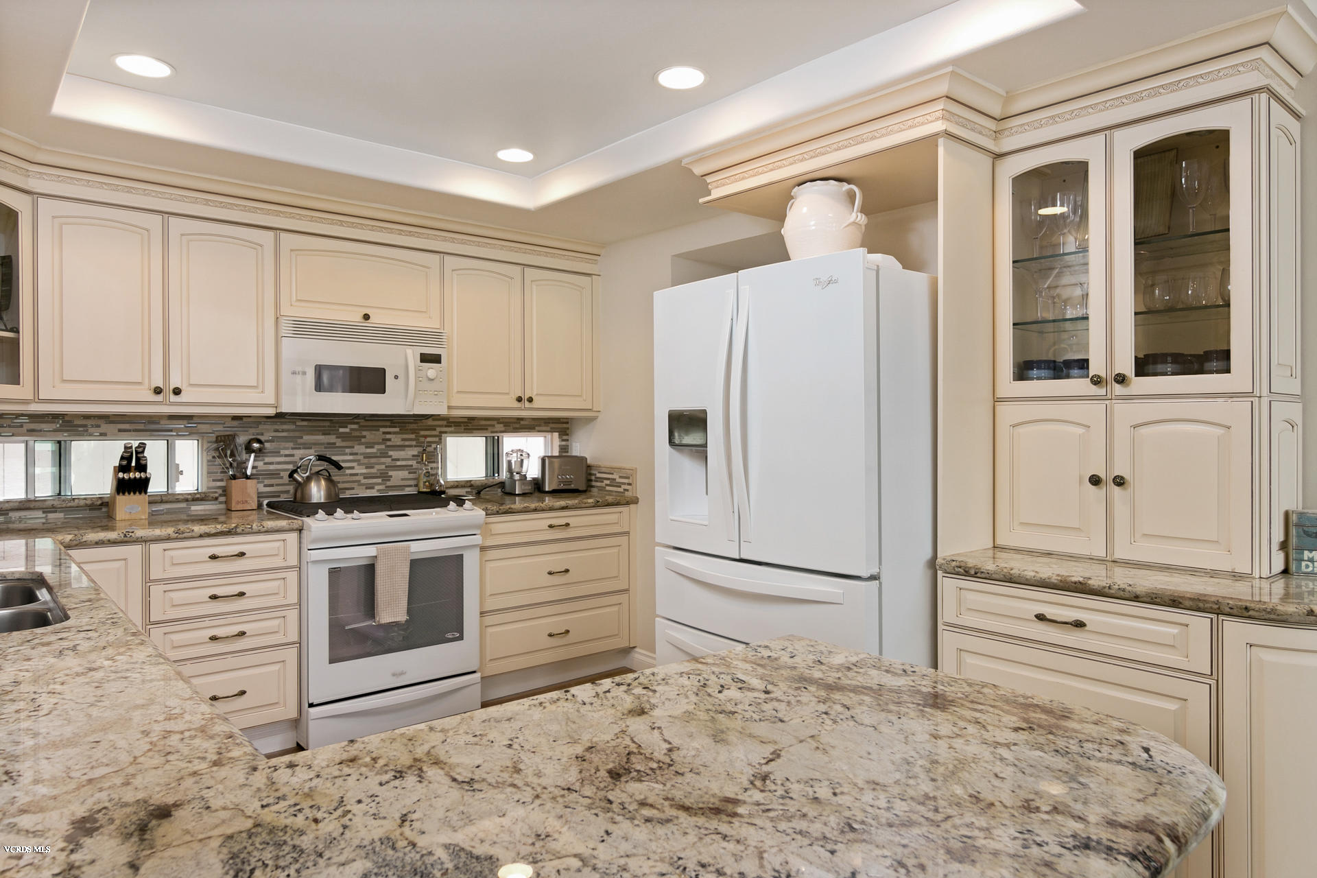 2061 Peninsula Road Oxnard, CA 93035 - Photo 20 of 48 Designer Kitchen