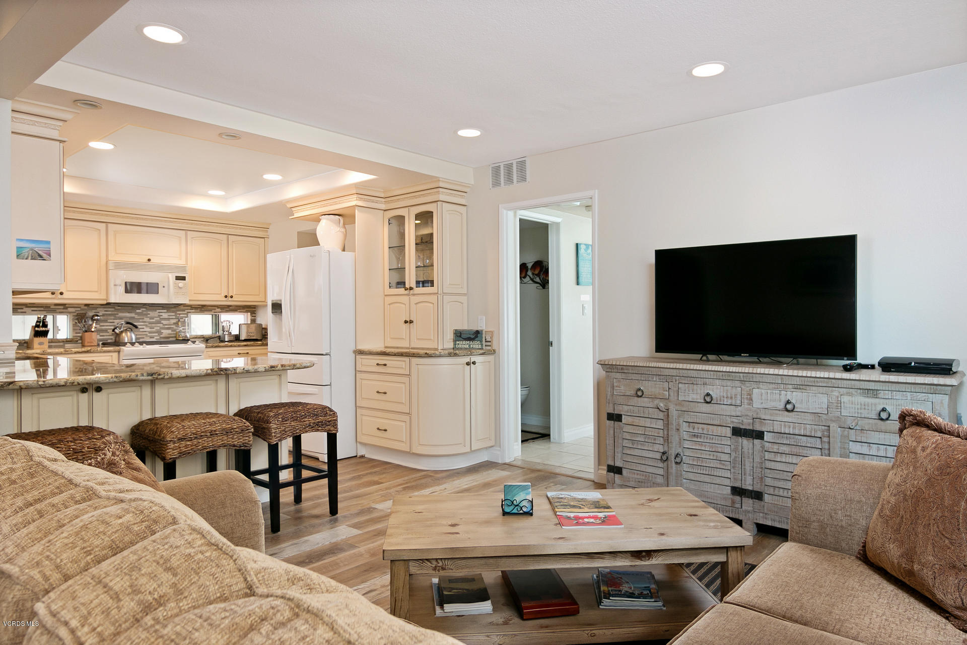 2061 Peninsula Road Oxnard, CA 93035 - Photo 21 of 48 Family room