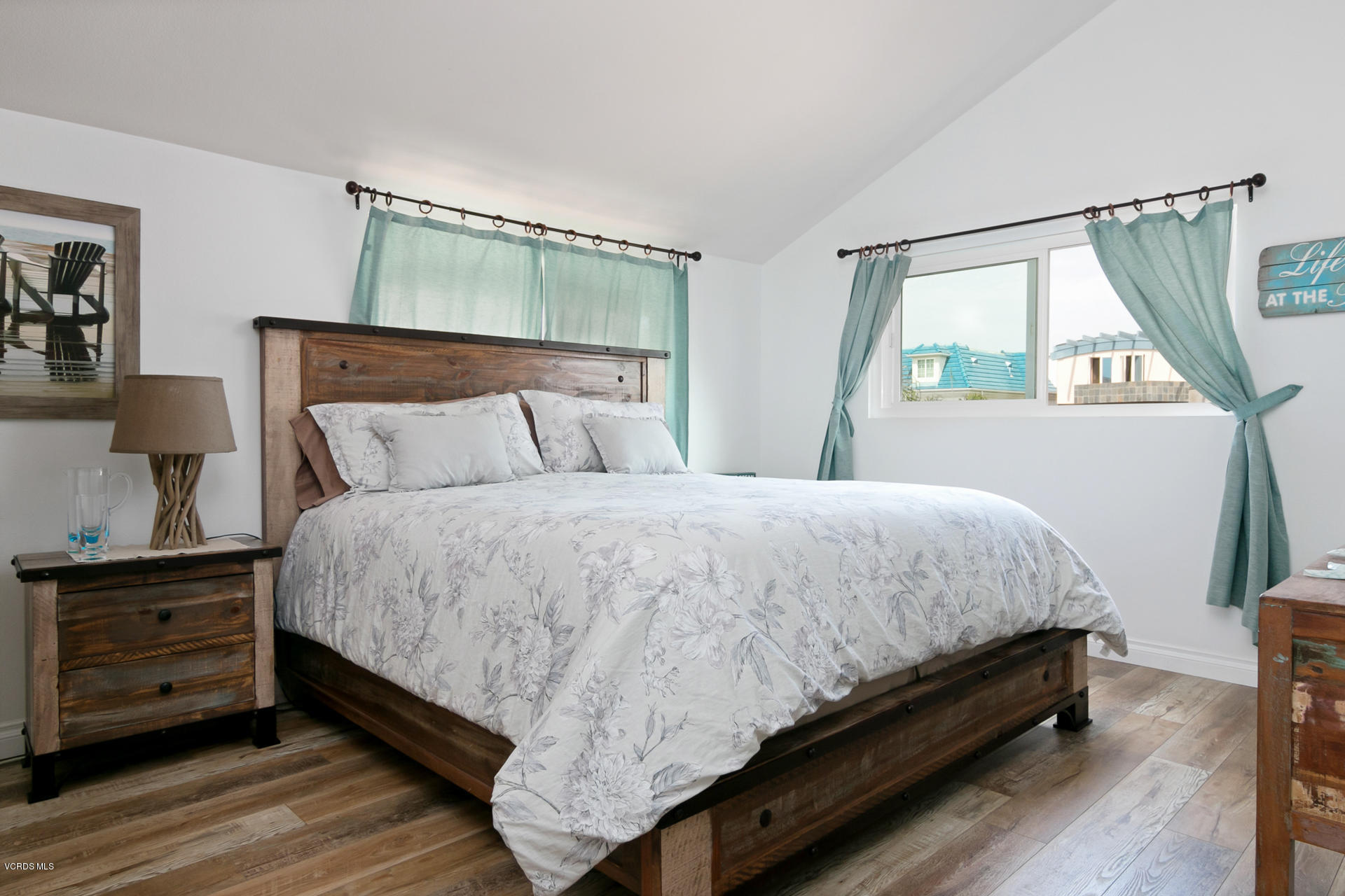 2061 Peninsula Road Oxnard, CA 93035 - Photo 30 of 48 Large Guest room