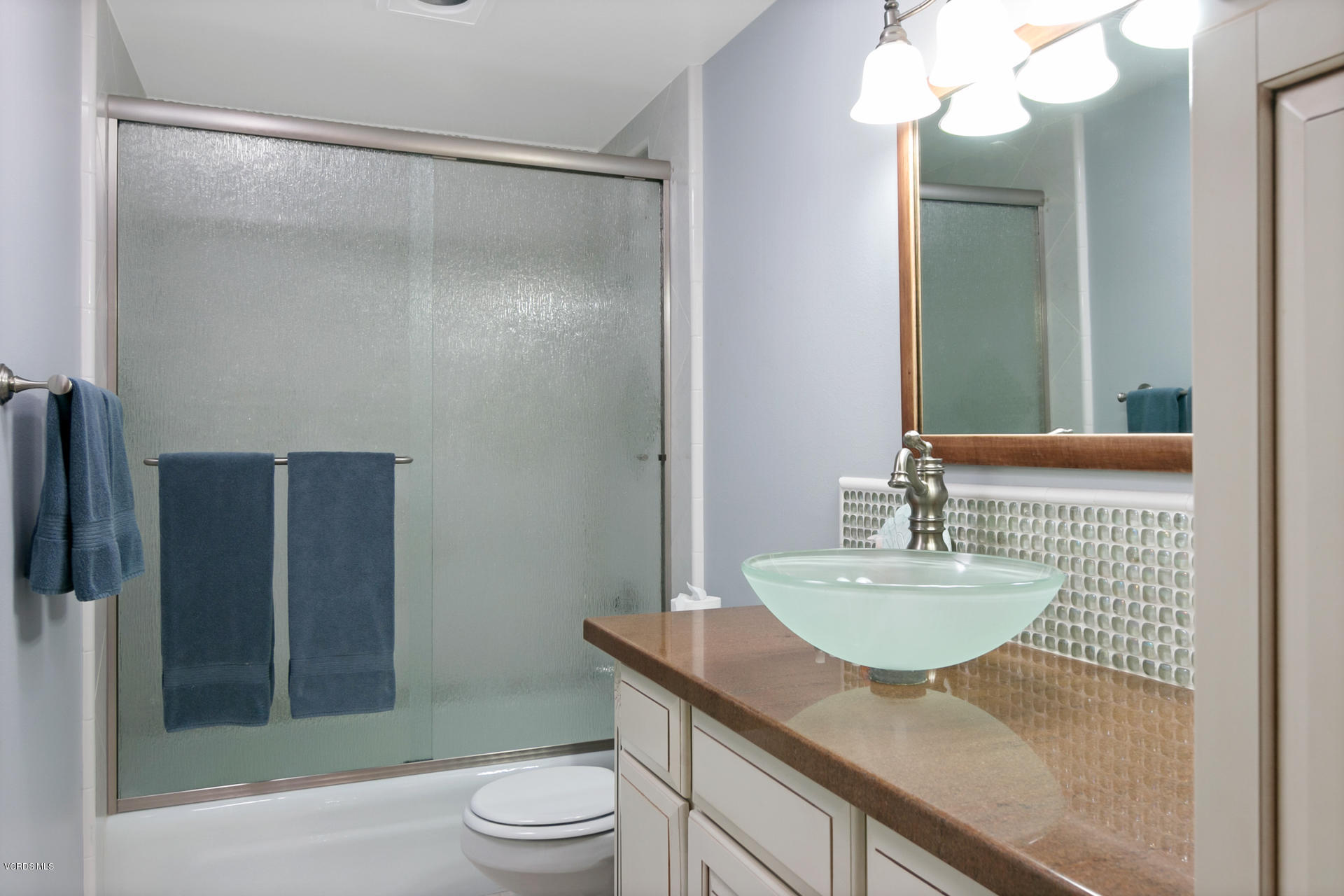 2061 Peninsula Road Oxnard, CA 93035 - Photo 31 of 48 Guest bathroom