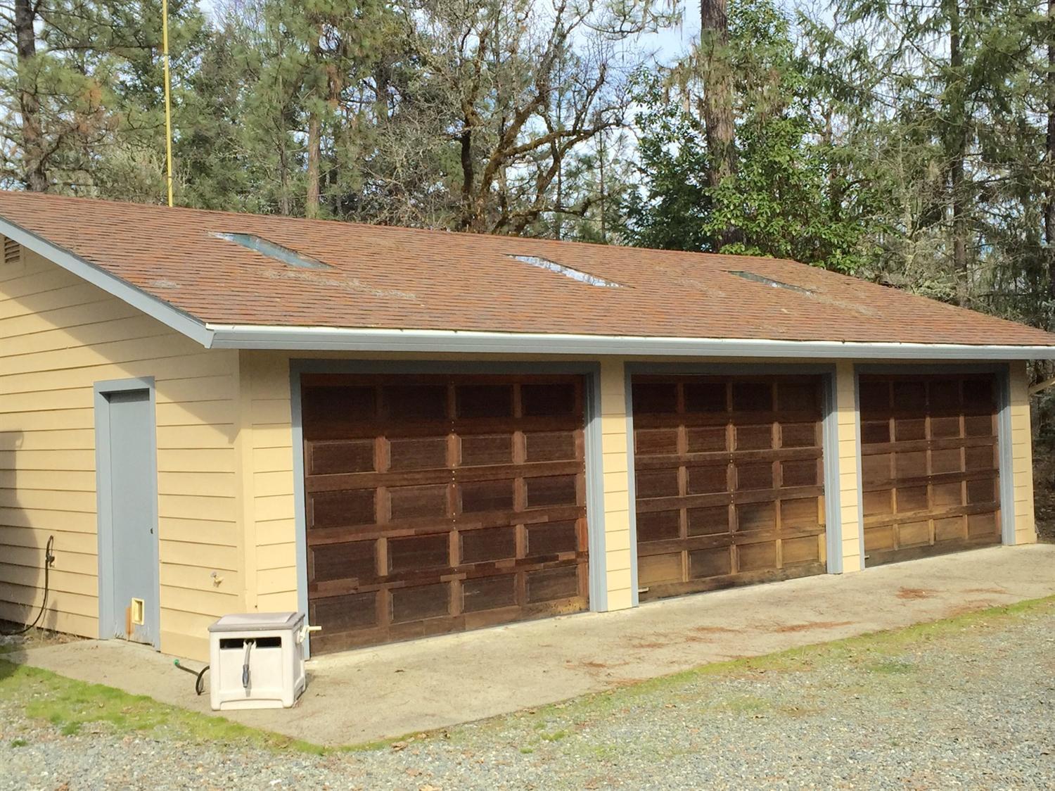 5707 Rockydale Road Cave Junction, OR 97523 - Photo 29 of 35 a house with a outdoor space