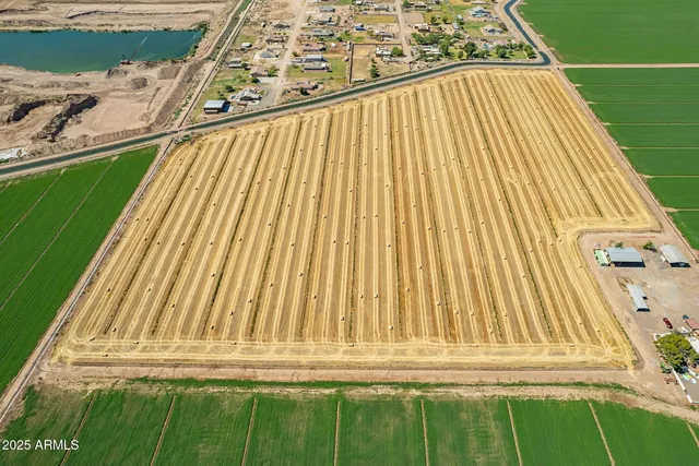 a view of a tennis court