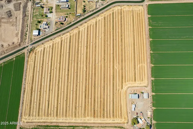 a view of a tennis court