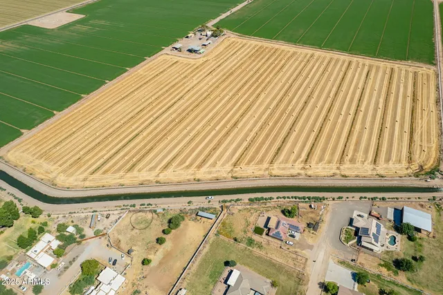 a view of a tennis court