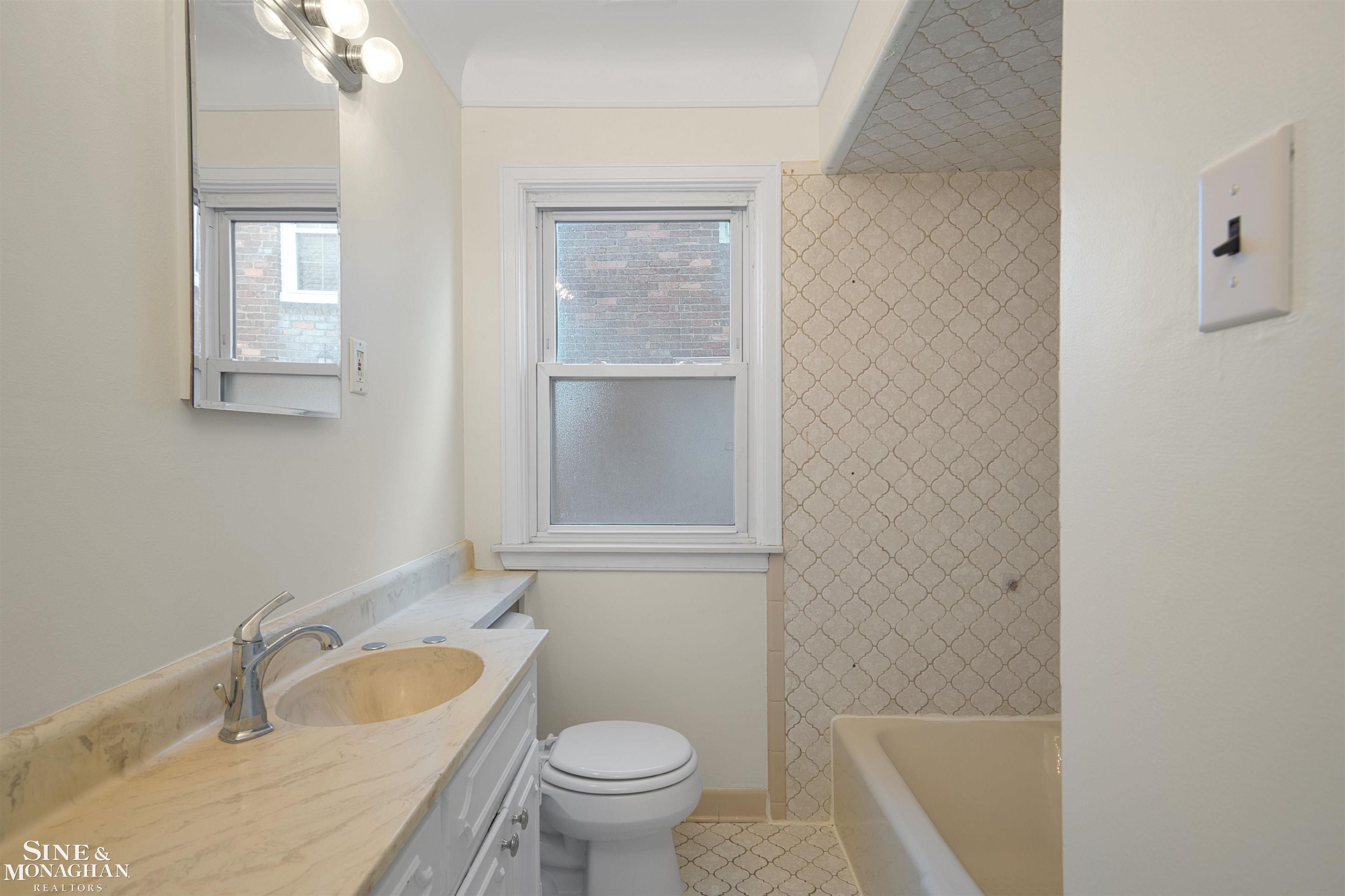 1448 Vernier Road Grosse Pointe Woods, MI 48236 - Photo 13 of 27