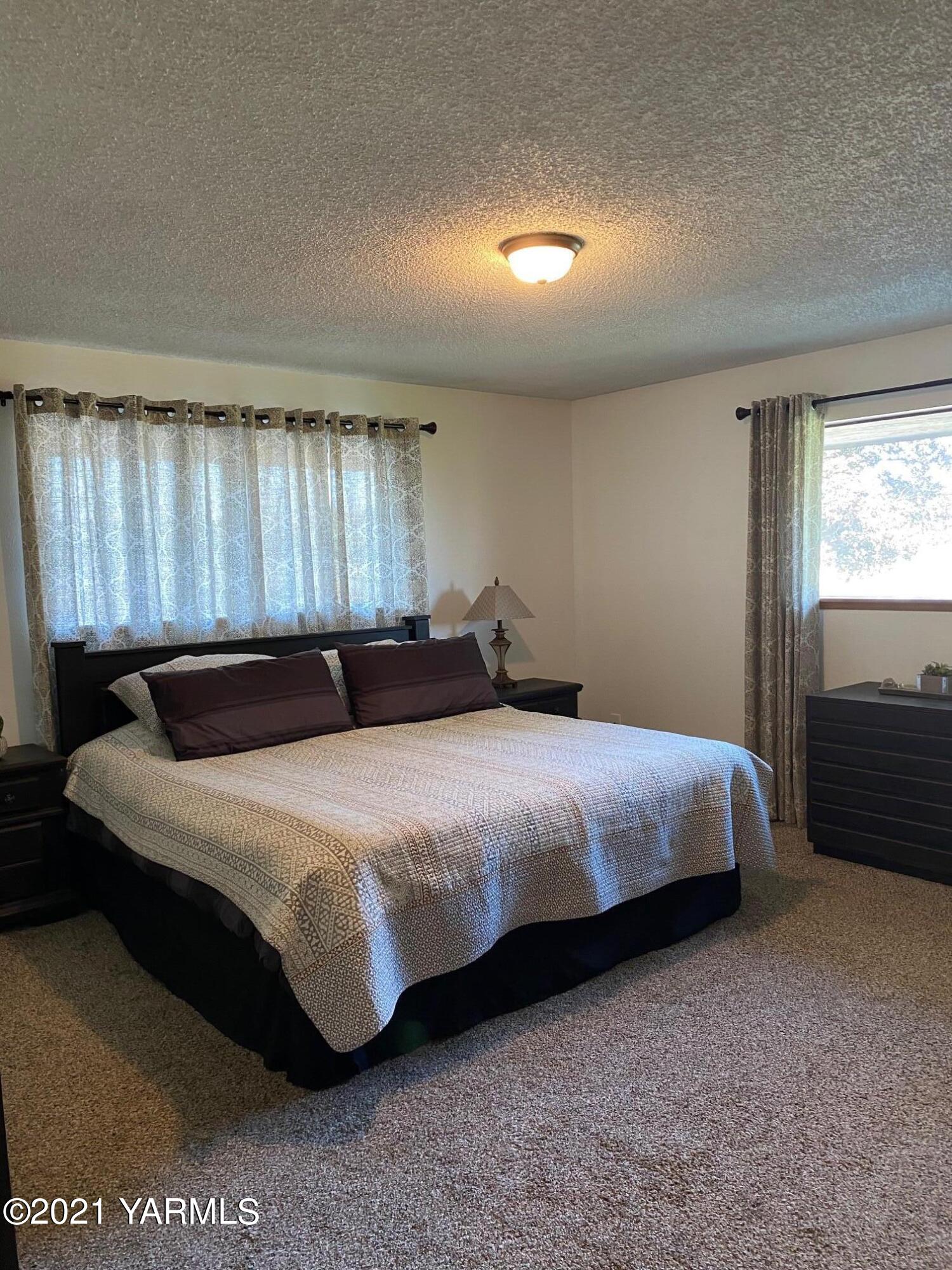 320 Bliss Road Zillah, WA 98953 - Photo 12 of 33 a bedroom with a bed and a window