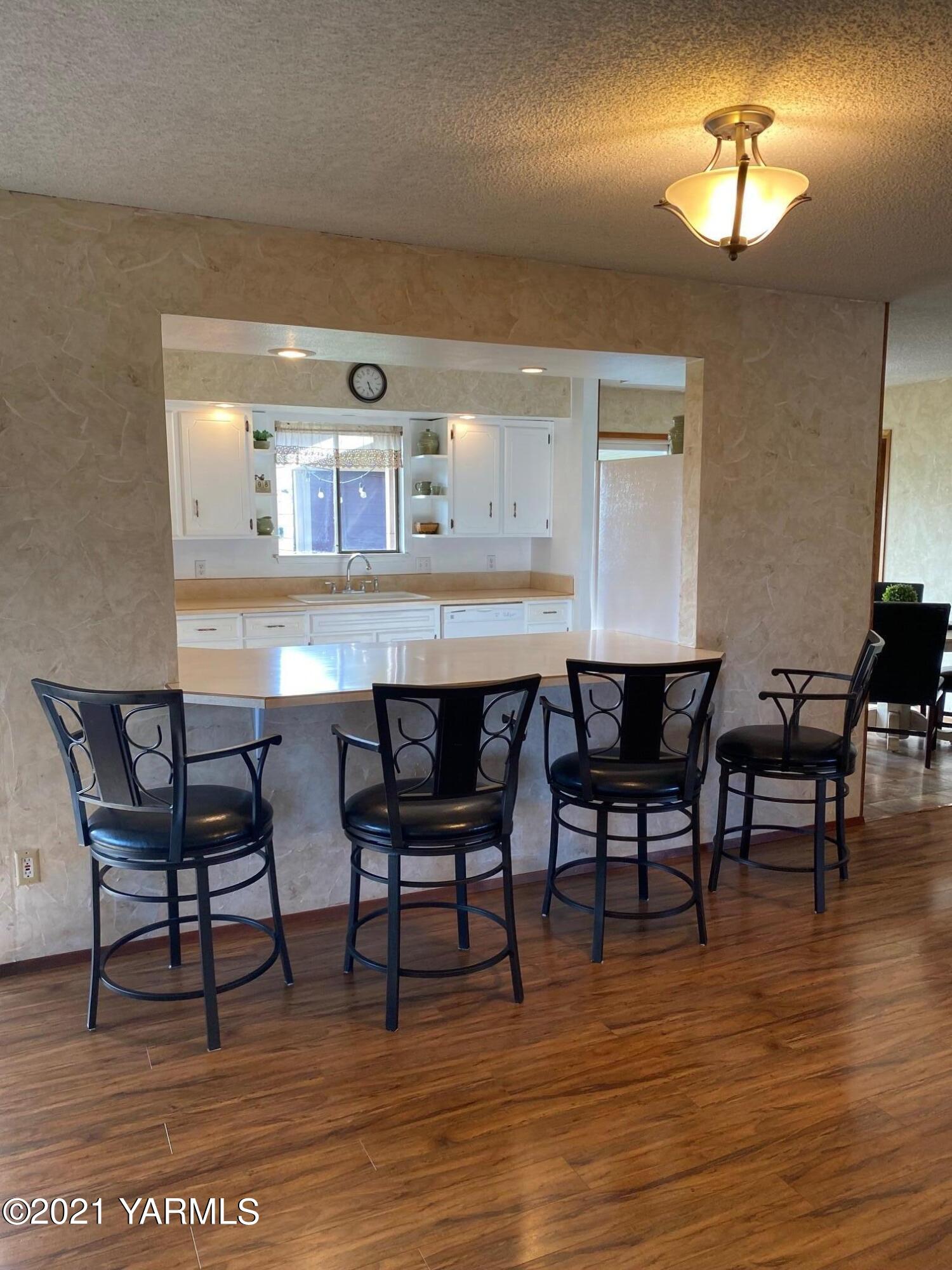 320 Bliss Road Zillah, WA 98953 - Photo 10 of 33 a dining room with furniture and wooden floor