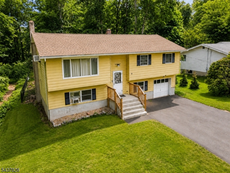 9 Stoneybrook Lane Oak Ridge, NJ 07438 - Photo 1 of 14