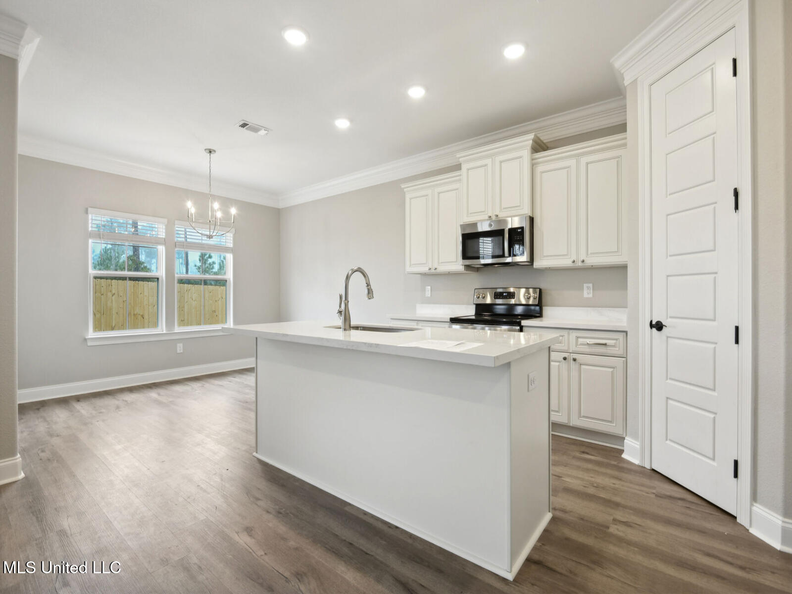 13505 Garland Road Ocean Springs, MS 39564 - Photo 4 of 21 Dune_K224_Kitchen2