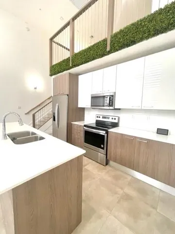 $2,350 | 3455 Northeast 5th Avenue, Oakland Park, FL 33334